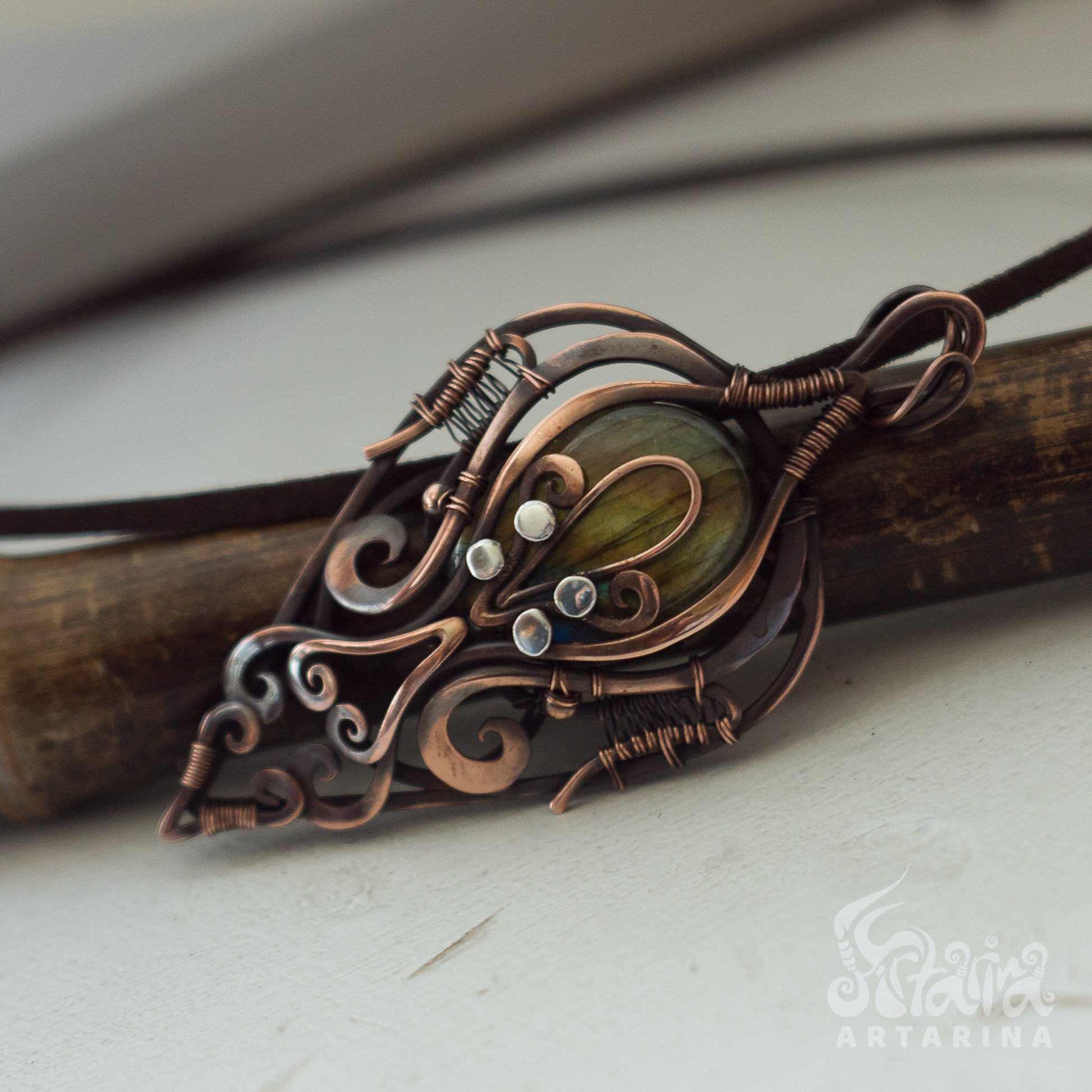 Magic 1001 nights jewelry antiqued pendant with natural labradorite