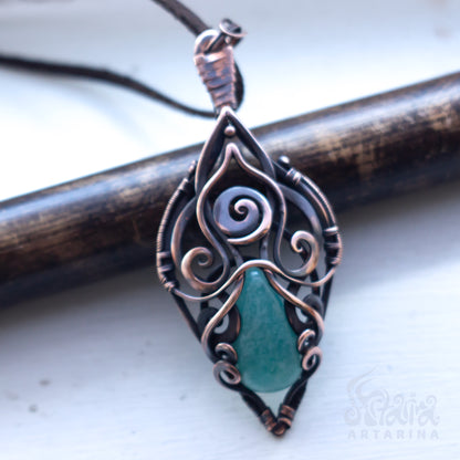 Dungeon master outfit, dragon pendant, wizard cloak necklace