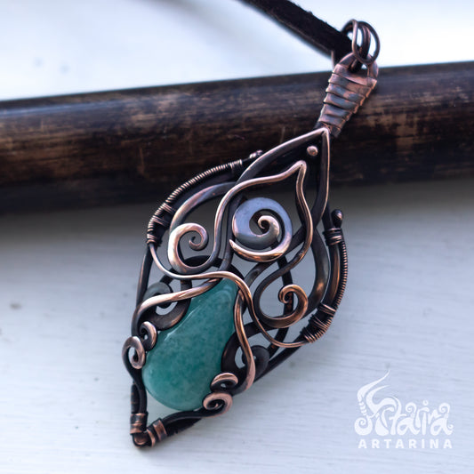 Dungeon master outfit, dragon pendant, wizard cloak necklace