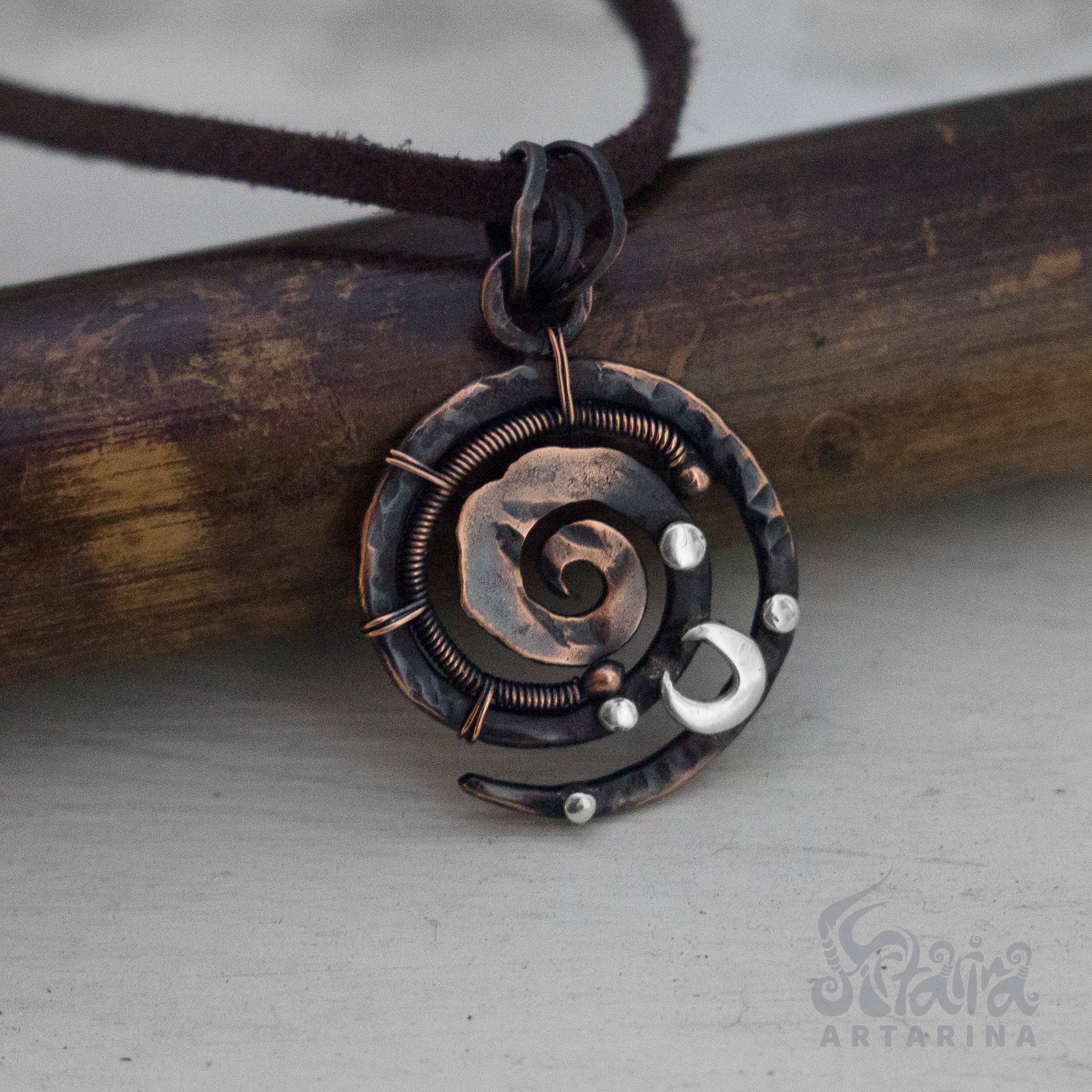 Handmade hand forged wire wrapped spiral necklace. pic3