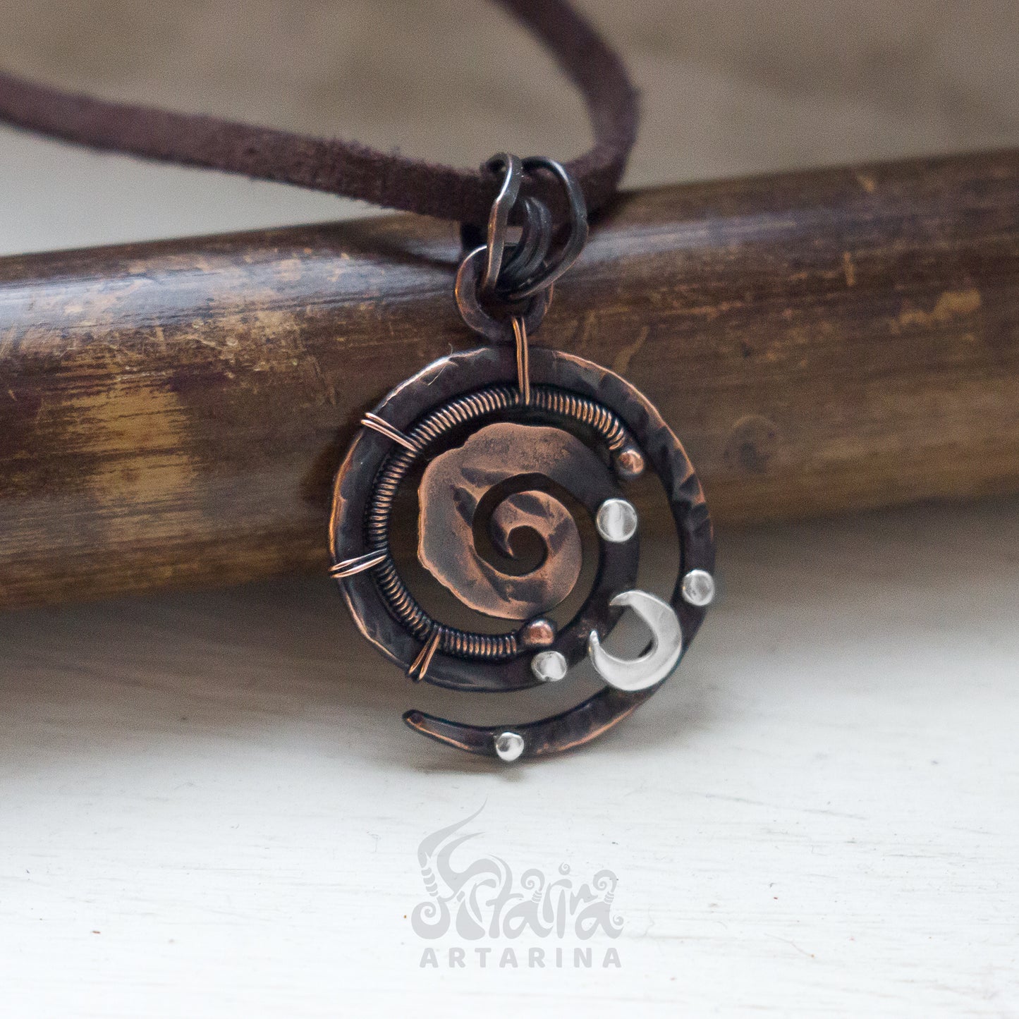 Handmade hand forged wire wrapped spiral necklace. pic 4