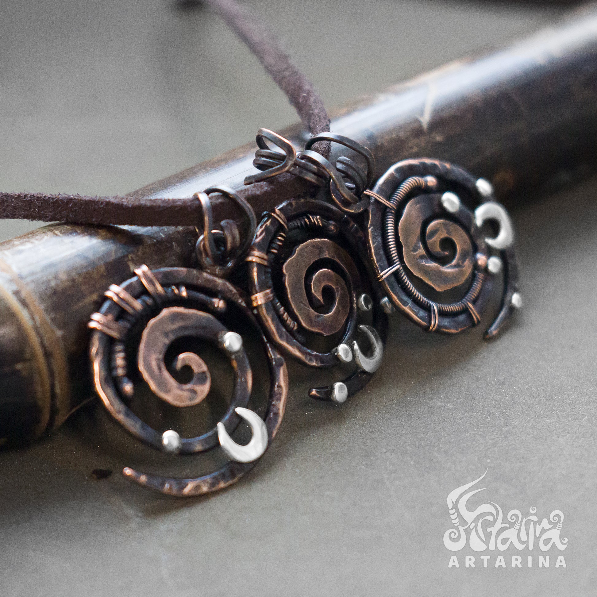 Handmade hand forged wire wrapped spiral necklace. pic 1
