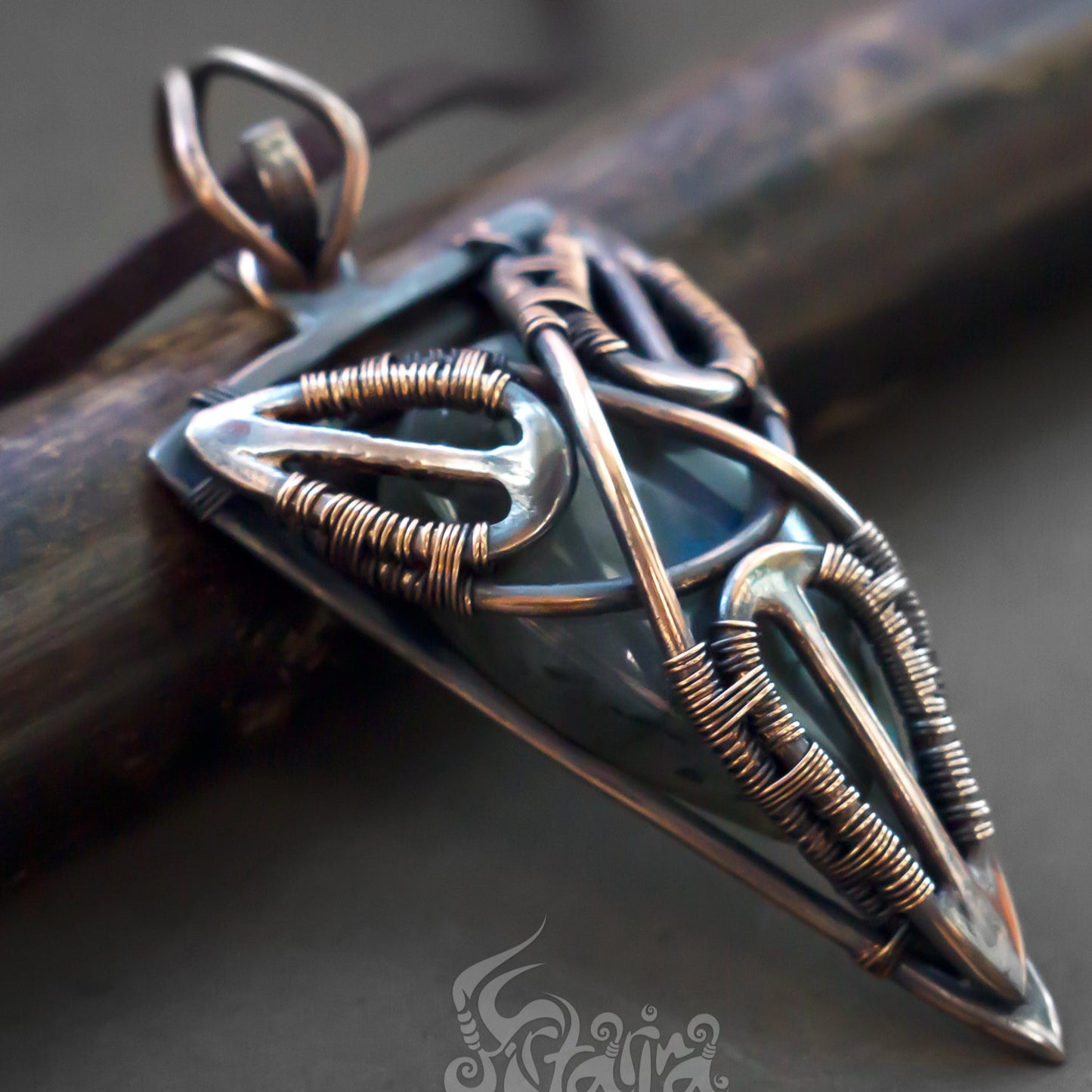 Triangle patina copper wire necklace with labradorite stone pic 1