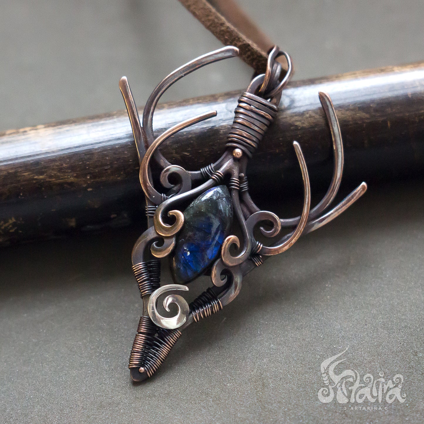 Protection amulet pendant necklace Dryad fary ctystal jewelry pendant Blue labradorite deep blue stone copper jewelry neckalce