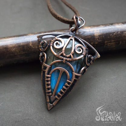 Wire wrapped copper labradorite pendant necklace jewelry gothic elven bold headywire wrapped talisman jewelry necklace pendant can be a great gift for a friend, husband, or a boyfriend. Artarina wirework necklace