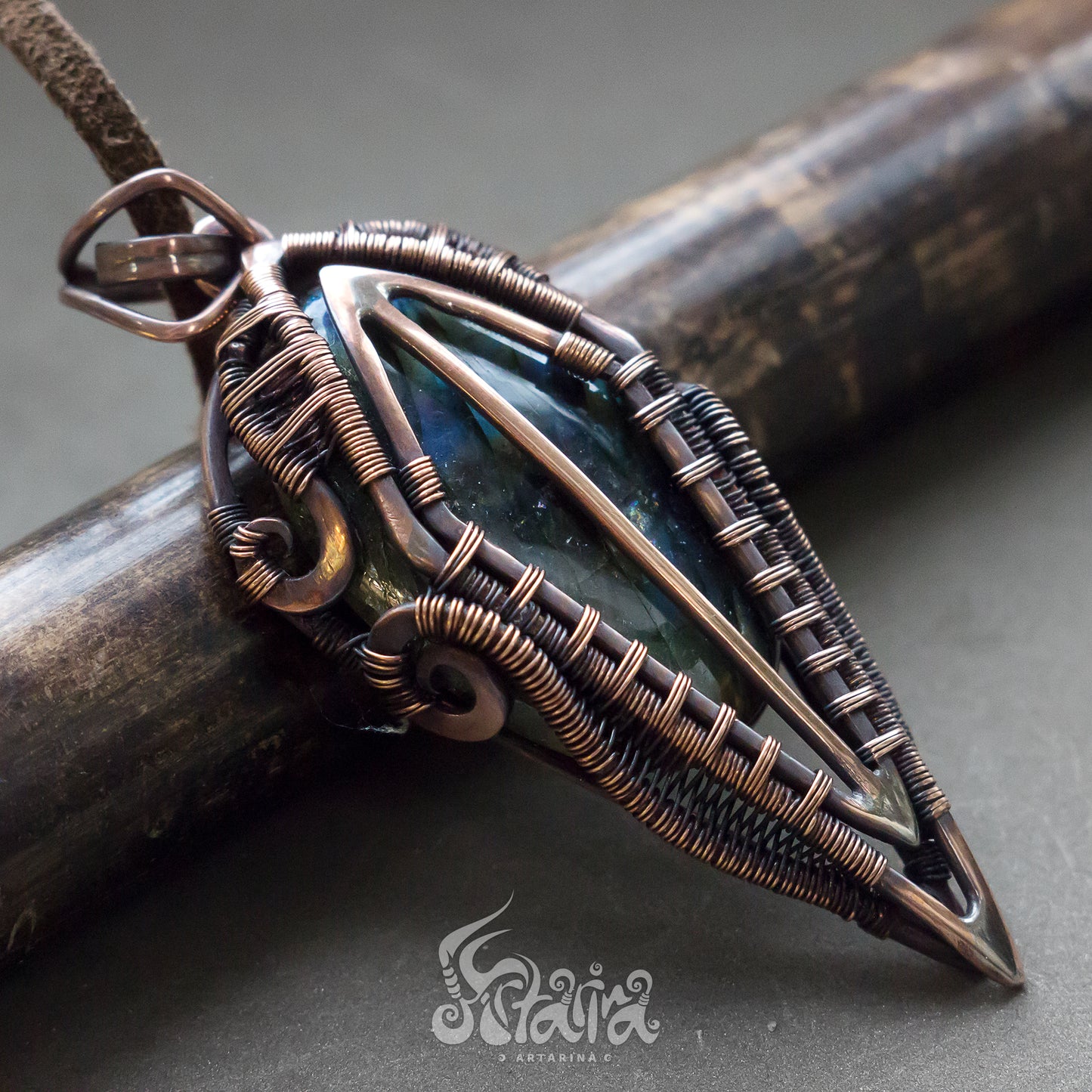 Copper wire wrapped handcrafted jewelry pendant with natural multicolored labradorite stone. Handmade necklace wire weaved neck piece made from raw natural copper by hands. Artarina jewelry