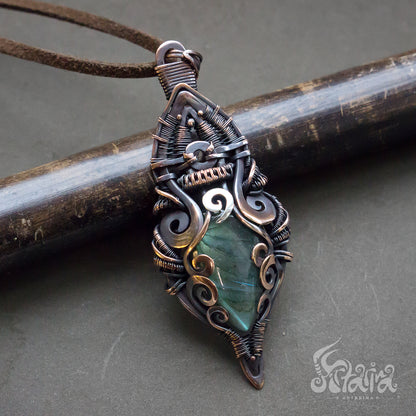 Labradorite Pendant, Copper Wire Wrapped Pendant Necklace, Artisan Jewellery, Mother  Gift Crystal jewelry Wire wrapped pendant Naural Stone necklace Elven Forest child Mystical green silver and brown metal and stone Pendant for neck