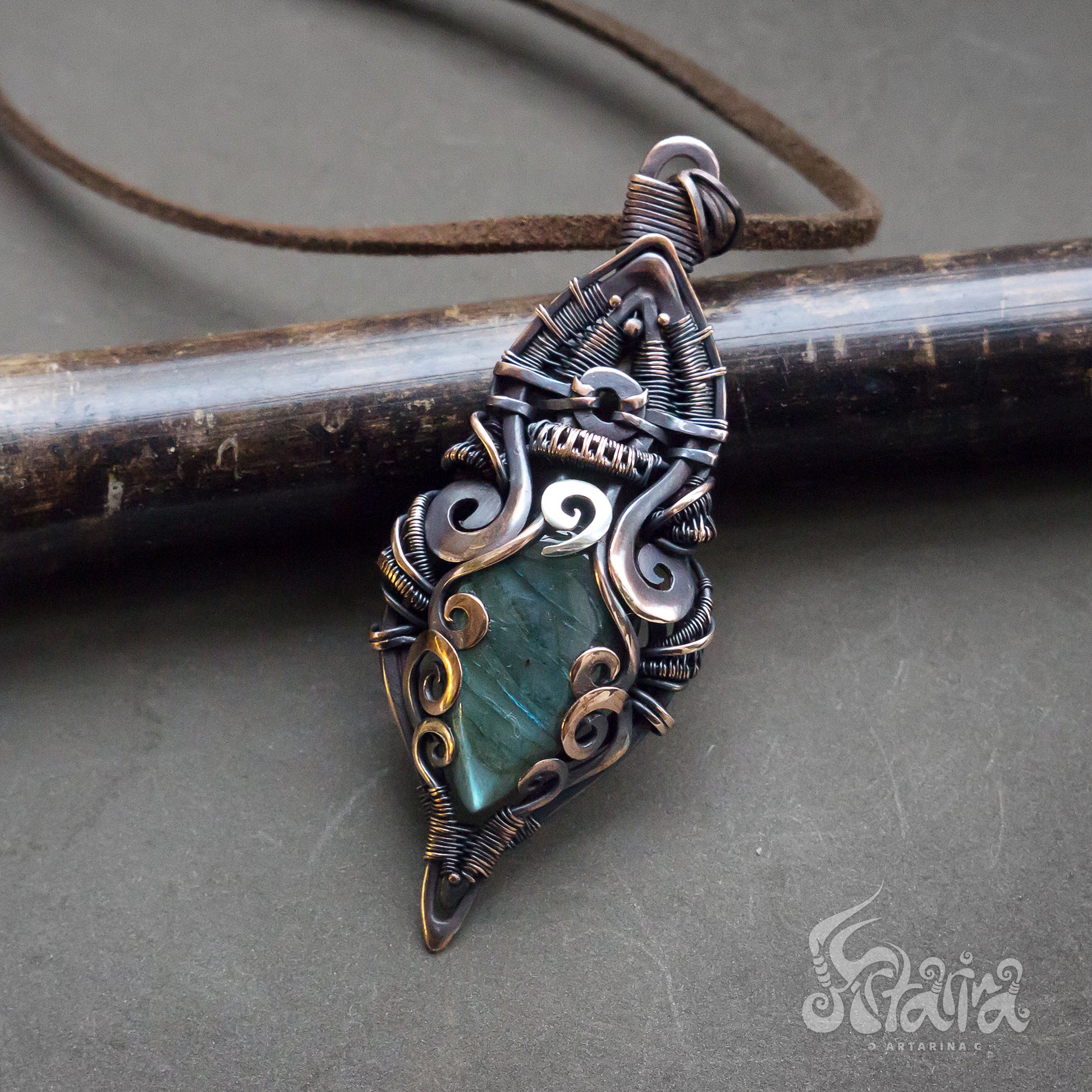 Labradorite Pendant, Copper Wire Wrapped Pendant Necklace, Artisan Jewellery, Mother  Gift Crystal jewelry Wire wrapped pendant Naural Stone necklace Elven Forest child Mystical green silver and brown metal and stone Pendant for neck