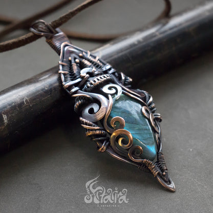 Labradorite Pendant, Copper Wire Wrapped Pendant Necklace, Artisan Jewellery, Mother  Gift Crystal jewelry Wire wrapped pendant Naural Stone necklace Elven Forest child Mystical green silver and brown metal and stone Pendant for neck