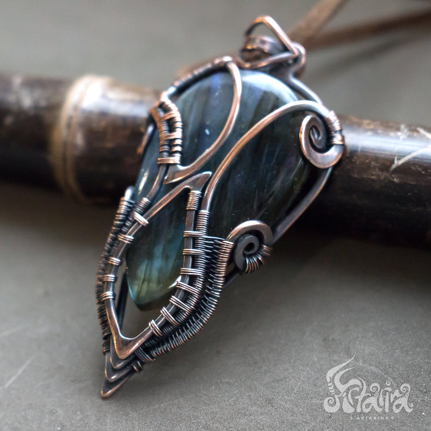 Wire wrapped necklace with stone. Copper wirewraped pendent