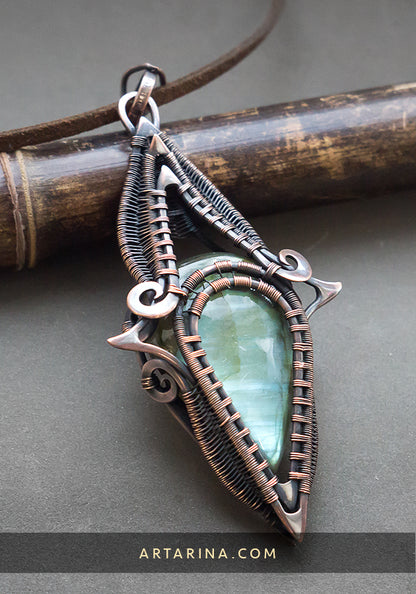 Hunker pendant