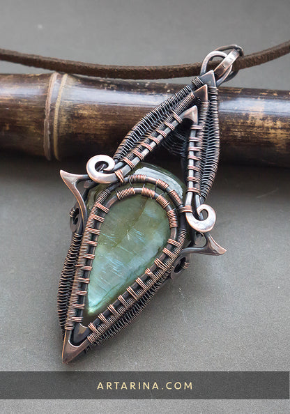 Hunker pendant