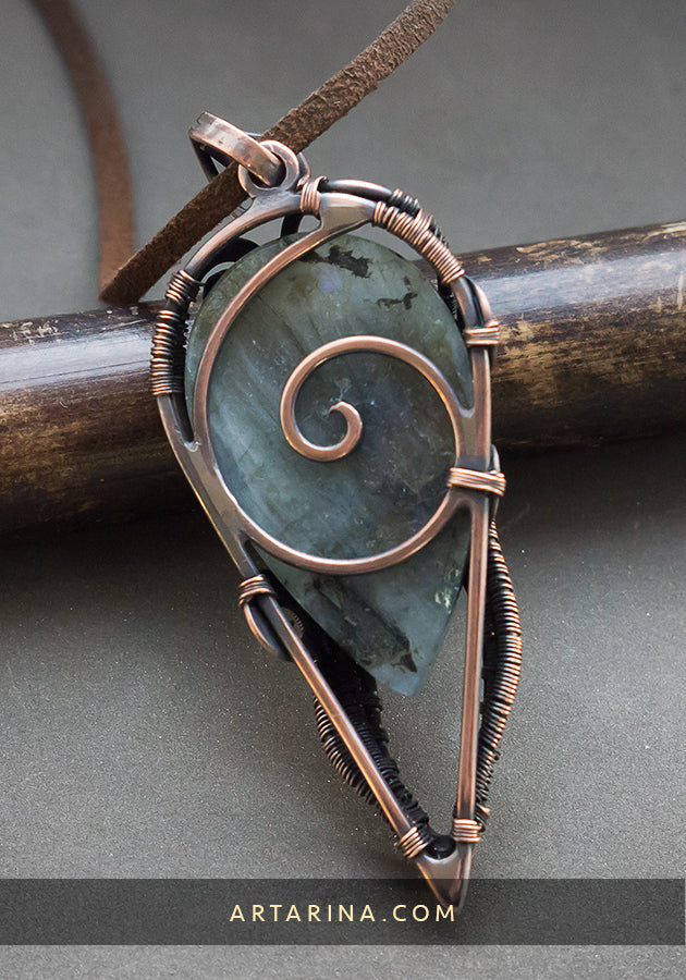 Steampunk pendant with multifire labradorite