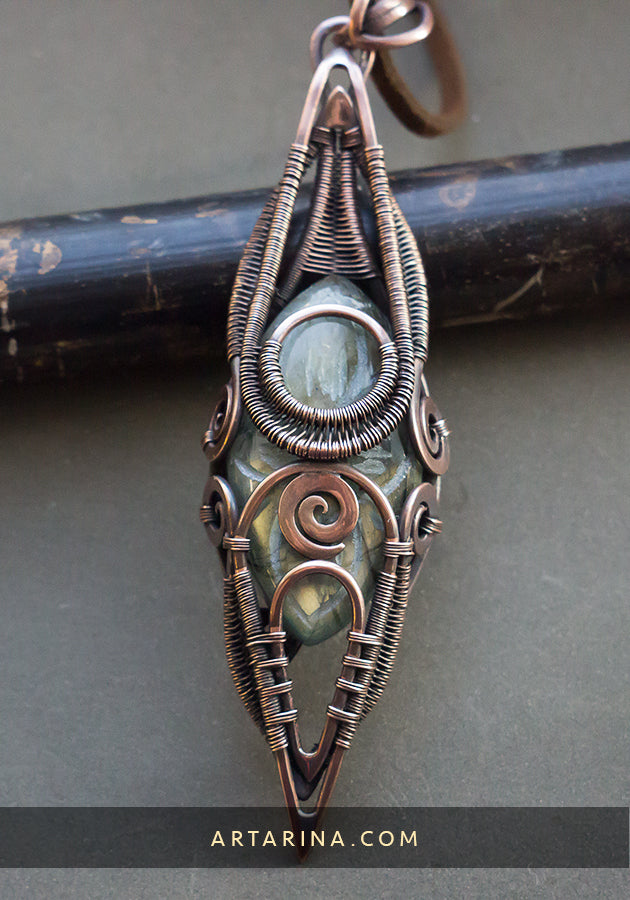 copper wire wrapped poendant necklace