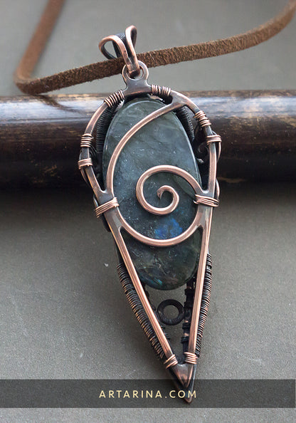 Labradorite wire wrap pendant