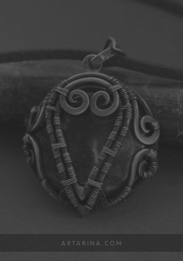 Round wire wrap pendant