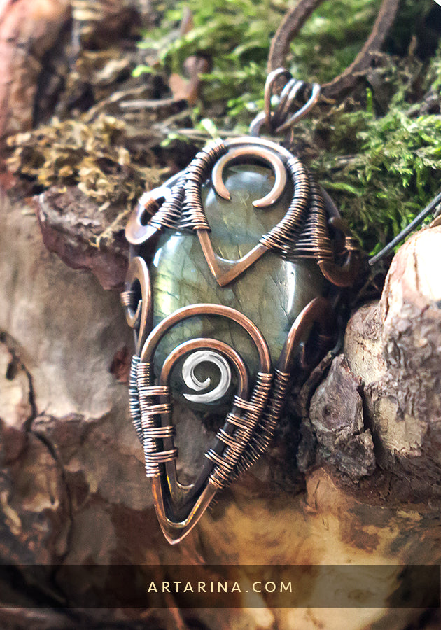 Golden green stone labradorite necklace pendant