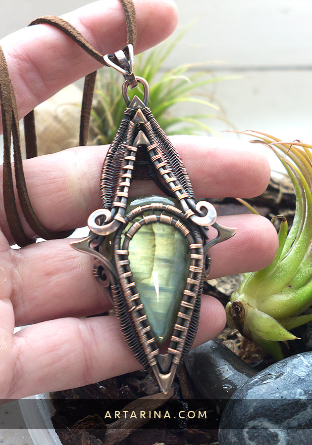 Green flashy labradorite stone handcrafted pendant
