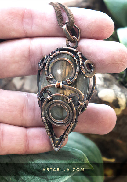 Middle age style jewelry labradorite pendant