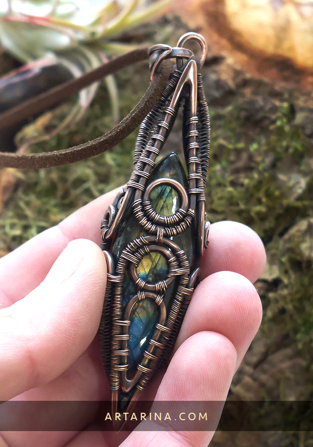 Multicolored flashy spectrolite pendant