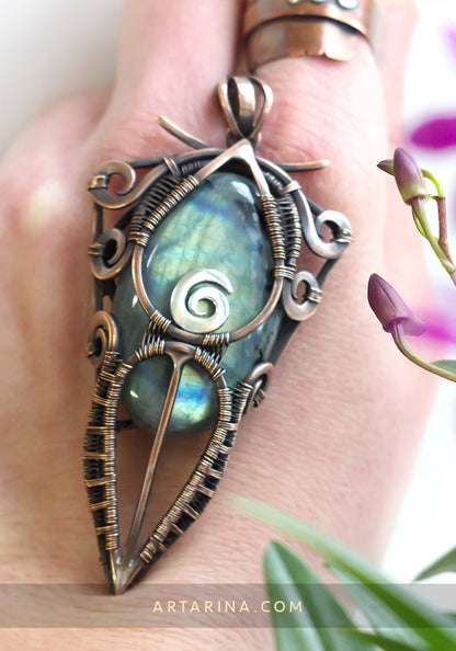 Wire wrap labradorite gemstone pendant