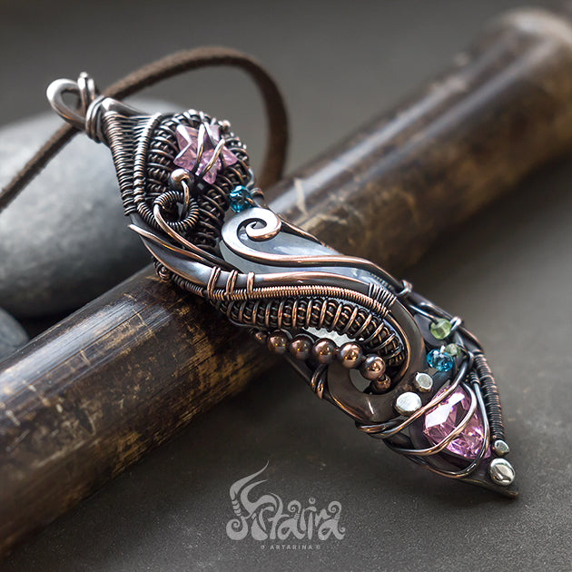 Heady wire wrap pendant necklace