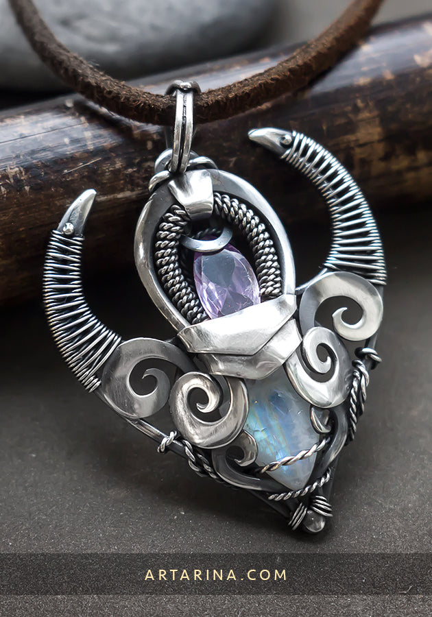 Silver heady wire wrapped pendant