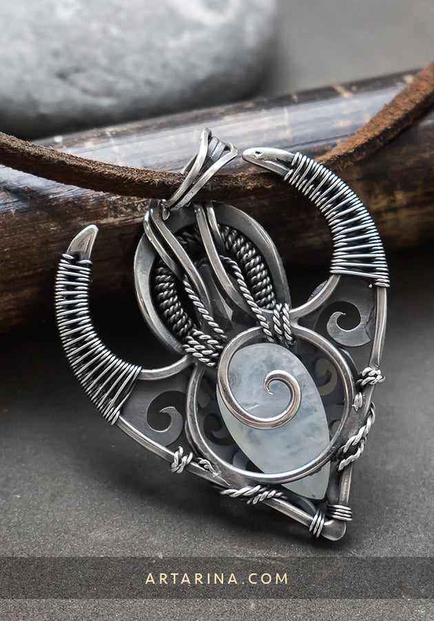 Sterling silver moonstone pendant