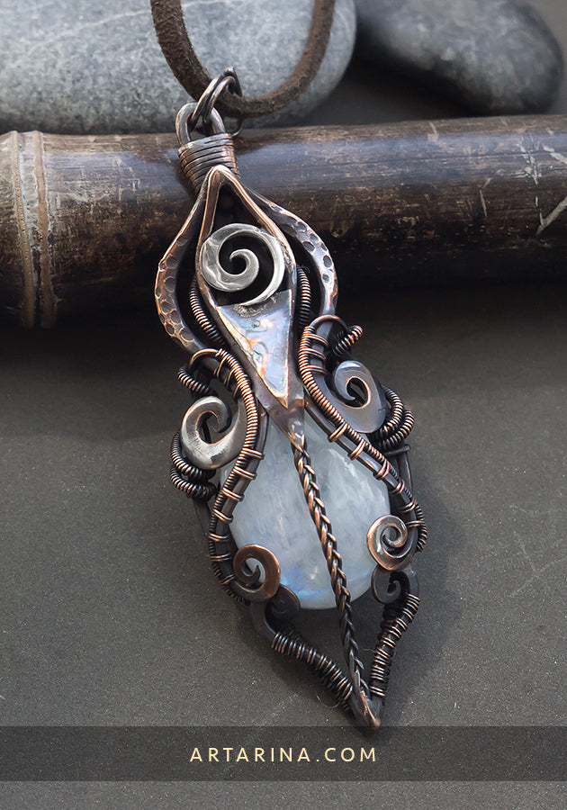 Wirewrapped moonstone pendant
