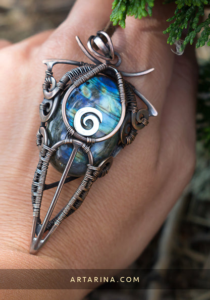 Heady wire wrap pendant