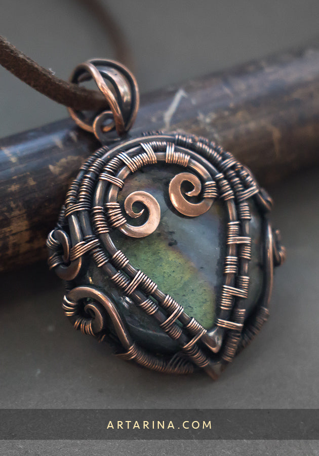 wire wrapped round necklace