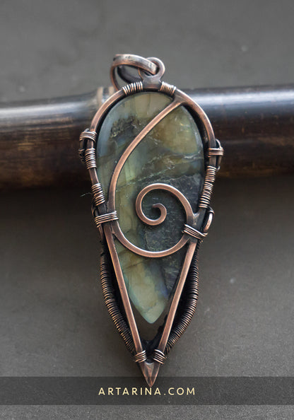 Multiflash labradorite wire wrap pendant