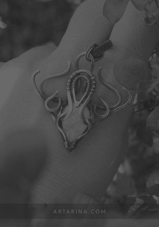 Wirewrapped moonstone