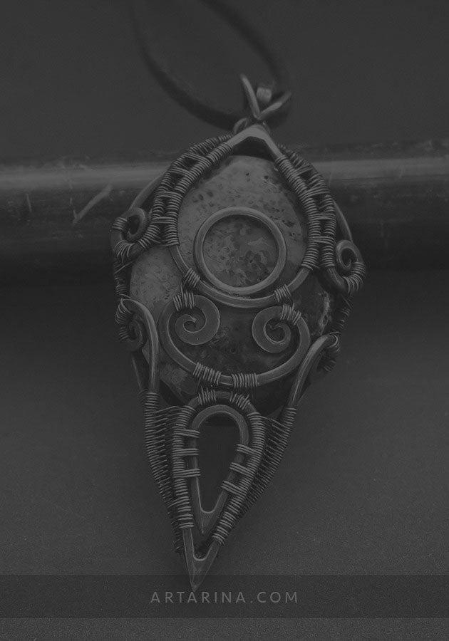 Wire wrap jewelry pendant