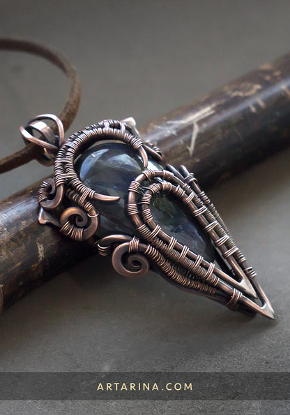 Wire labradorite pendent