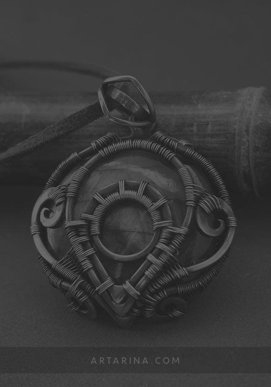 Round labradorite stone necklace