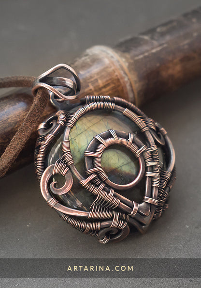 Round labradorite stone necklace