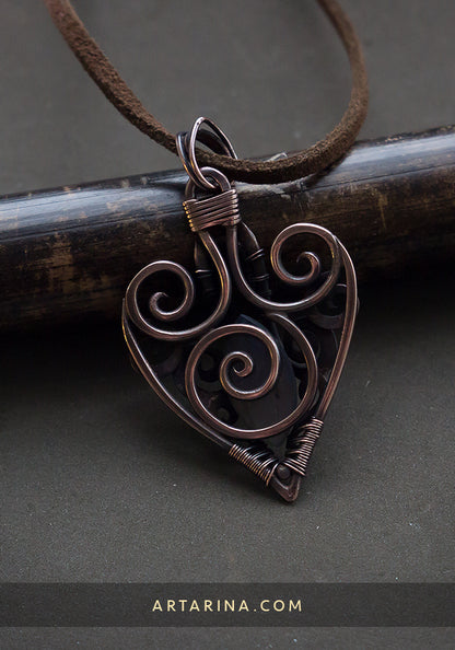 Wire wrapped jewelry pendant with stone