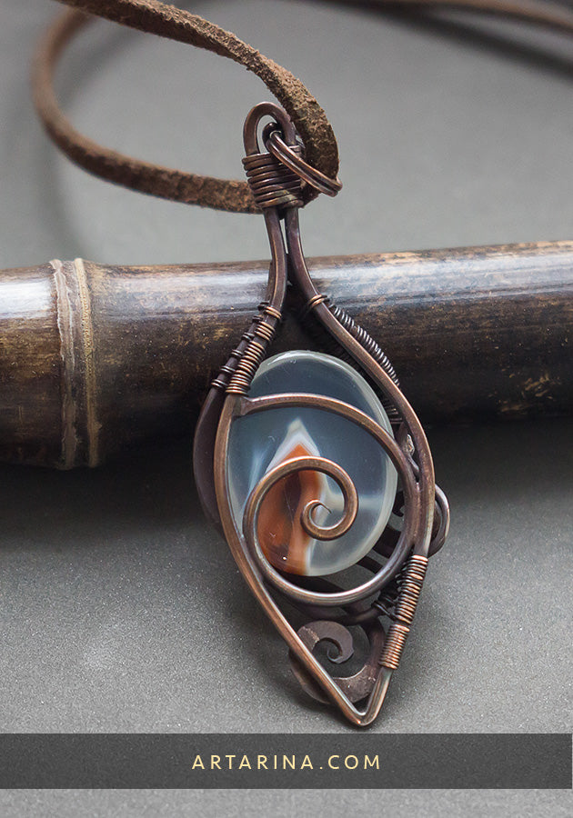 back side of agate wire wrapped necklace pendant