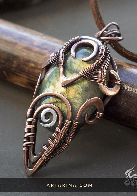 Witch pendant with flashy golden green labradorite.