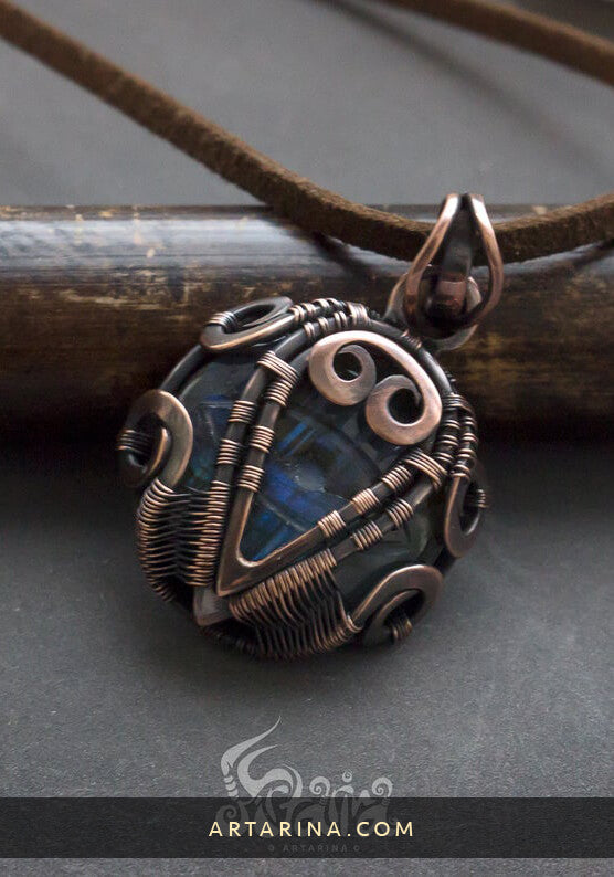 Copper wire pendant with blue eye carved labradorite gemstone