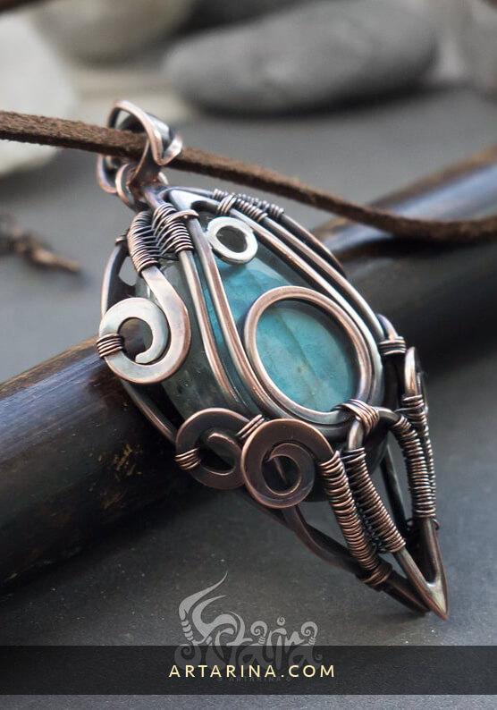 Copper wire pendant with labradorite