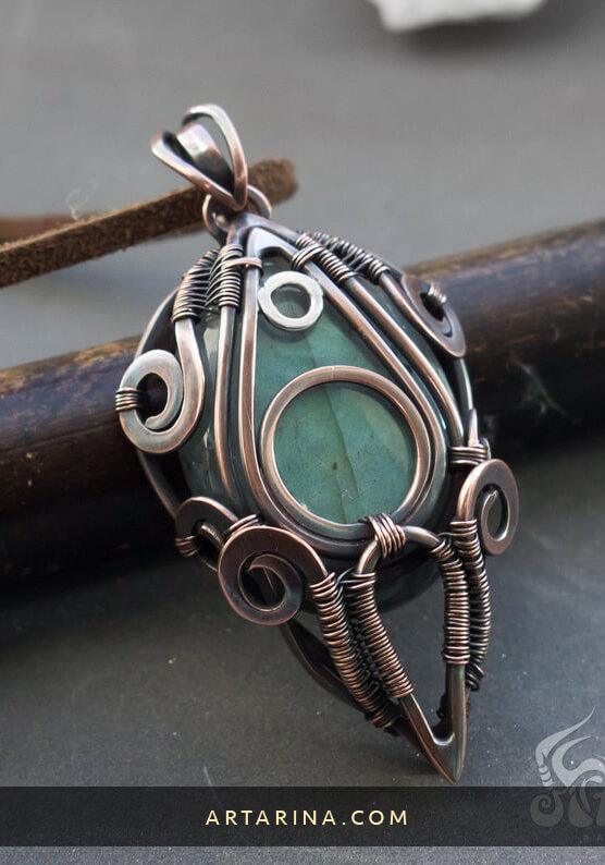 Wire wrap necklace with circles on front