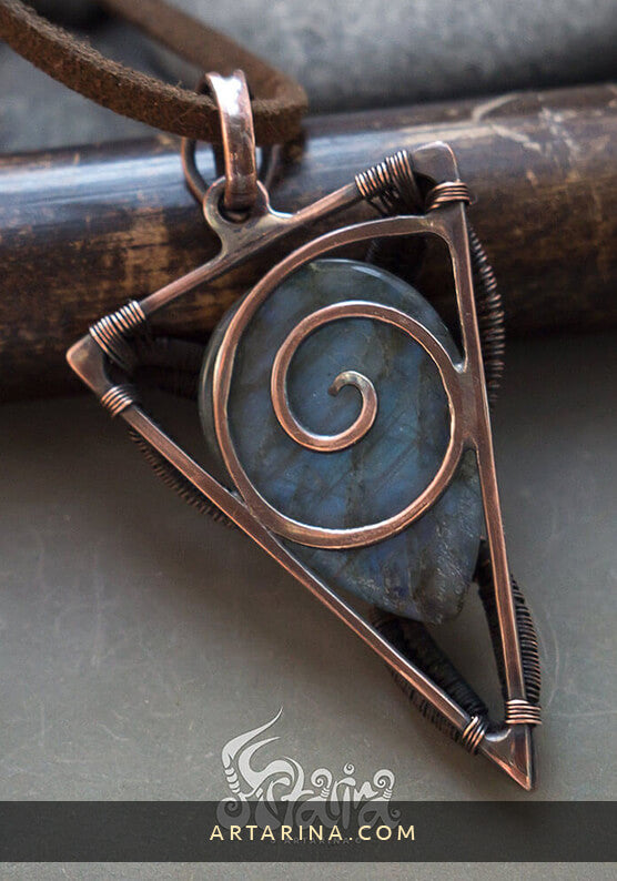 back side of Triskele triquetra celtic copper necklace