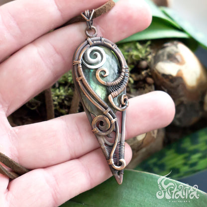 Labradorite Pendant, Copper Wire Wrapped Pendant Necklace, Artisan Jewellery, Mother  Gift Crystal jewelry Wire wrapped pendant Naural Stone necklace Elven Forest child Mystical green silver and brown metal and stone Pendant for neck